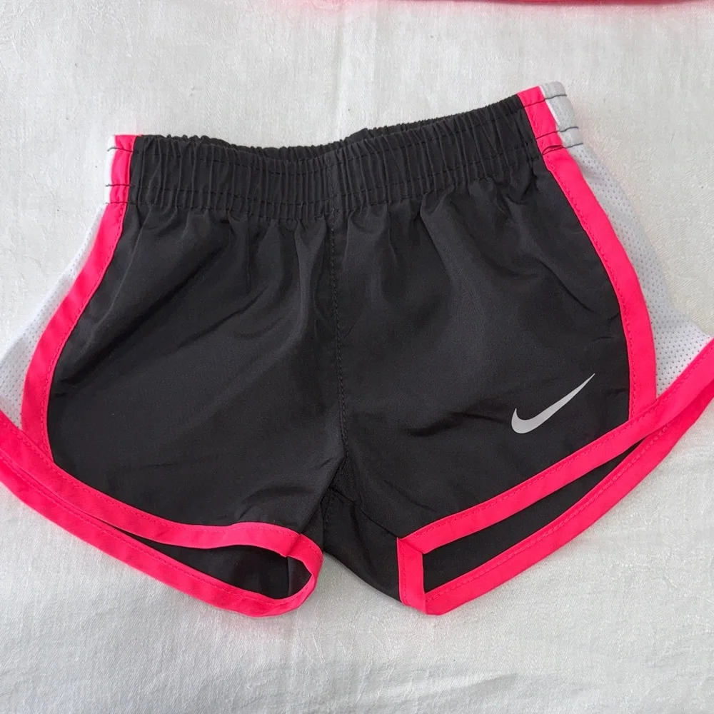 Nike Bright Pink and Black Infant Set - Picture 4 of 8